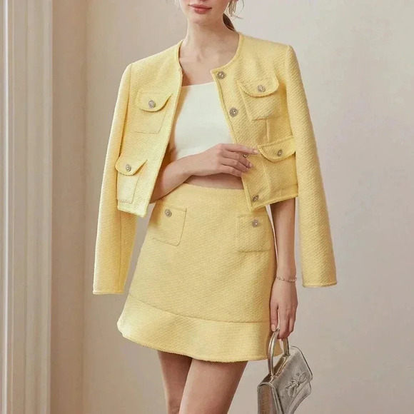 Yellow Elegant Women's Solid Textured Flap Pocket Crop Jacket - Picture 1 of 8